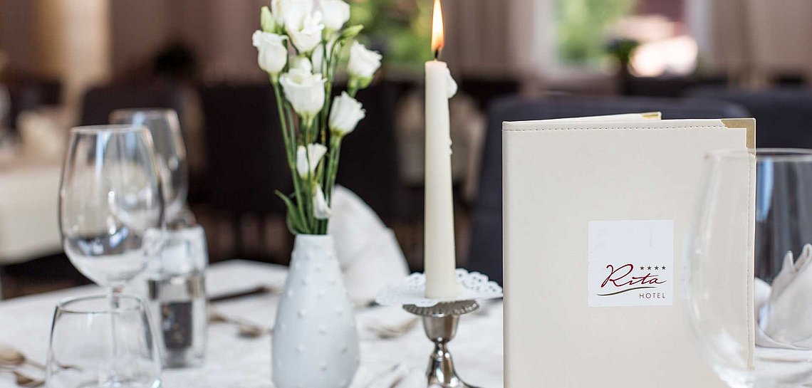 chön gedeckter Tisch im Restaurant