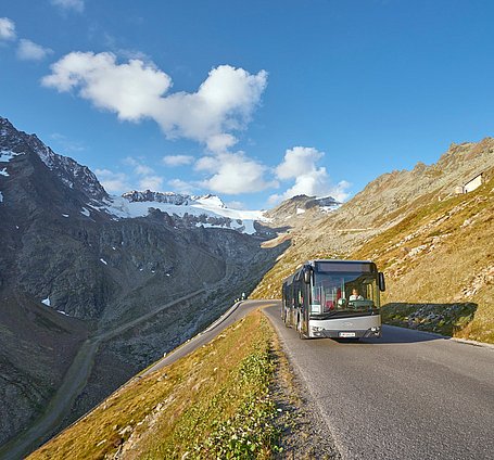 Öffentlicher Bus auf der Gletscherstraße