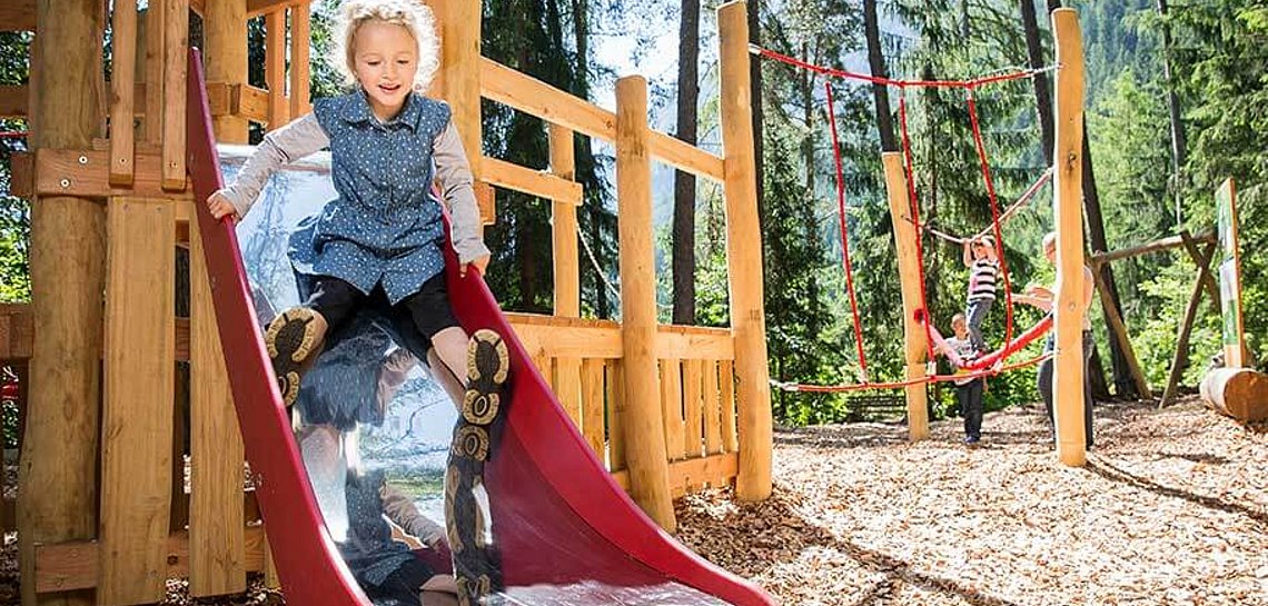 Waldspielplatz für Kinder Waldspielplatz für Kinder