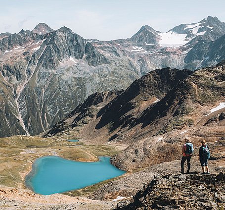 Wanderer auf dem Weg zum Wannenkarsee