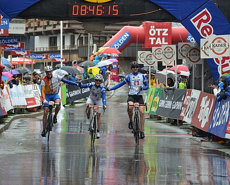 Simone Kuen beim Radfahren